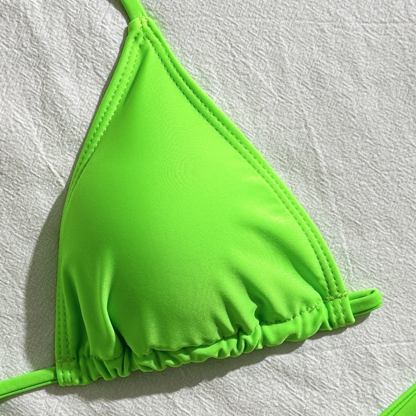 Set Playero de 3 Piezas: Bikini y Vestido de Malla Cut-Out